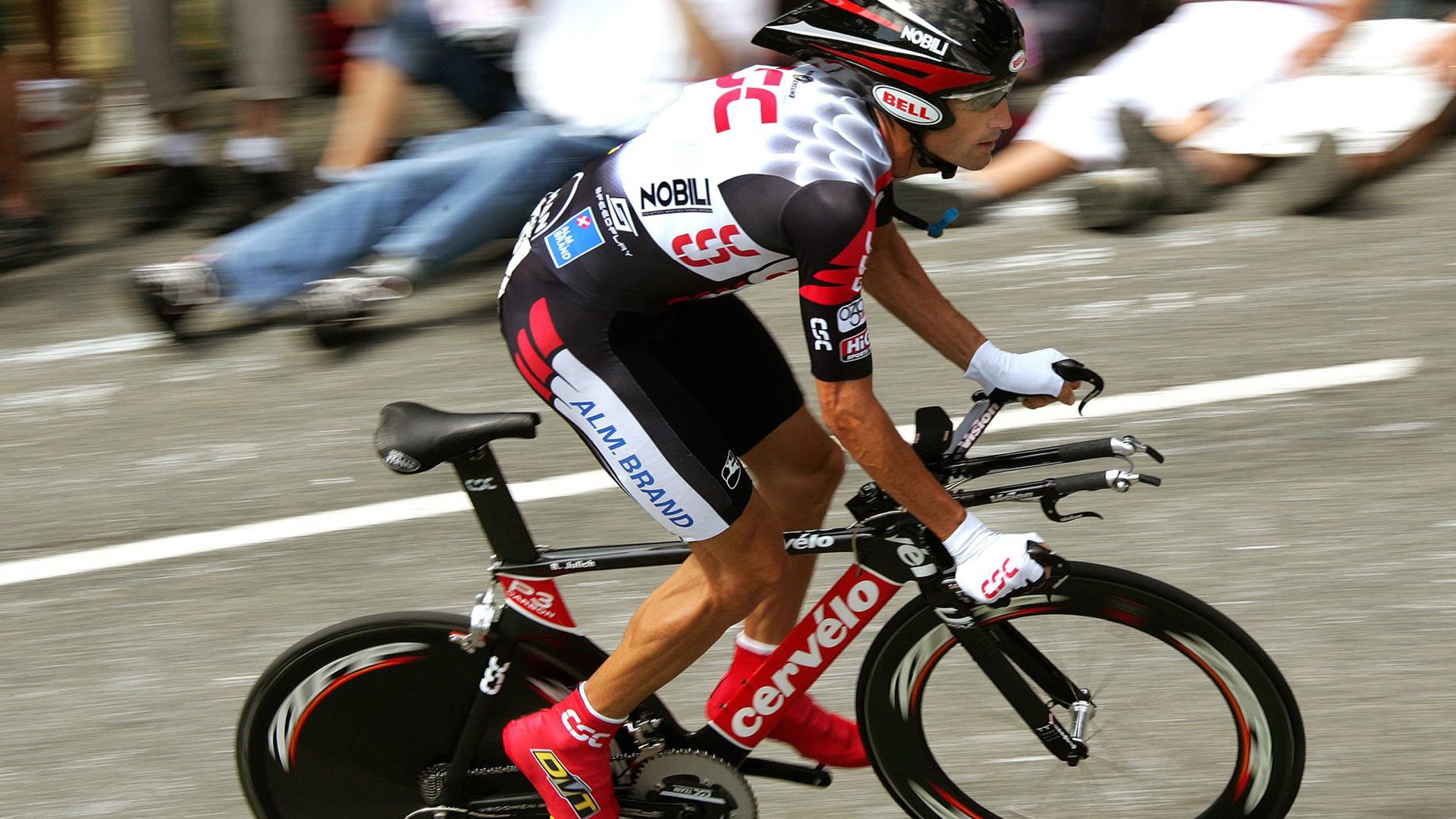 灰熊横扫鹈鹕显统治力，胡金秋刷新纪录展亚洲之光